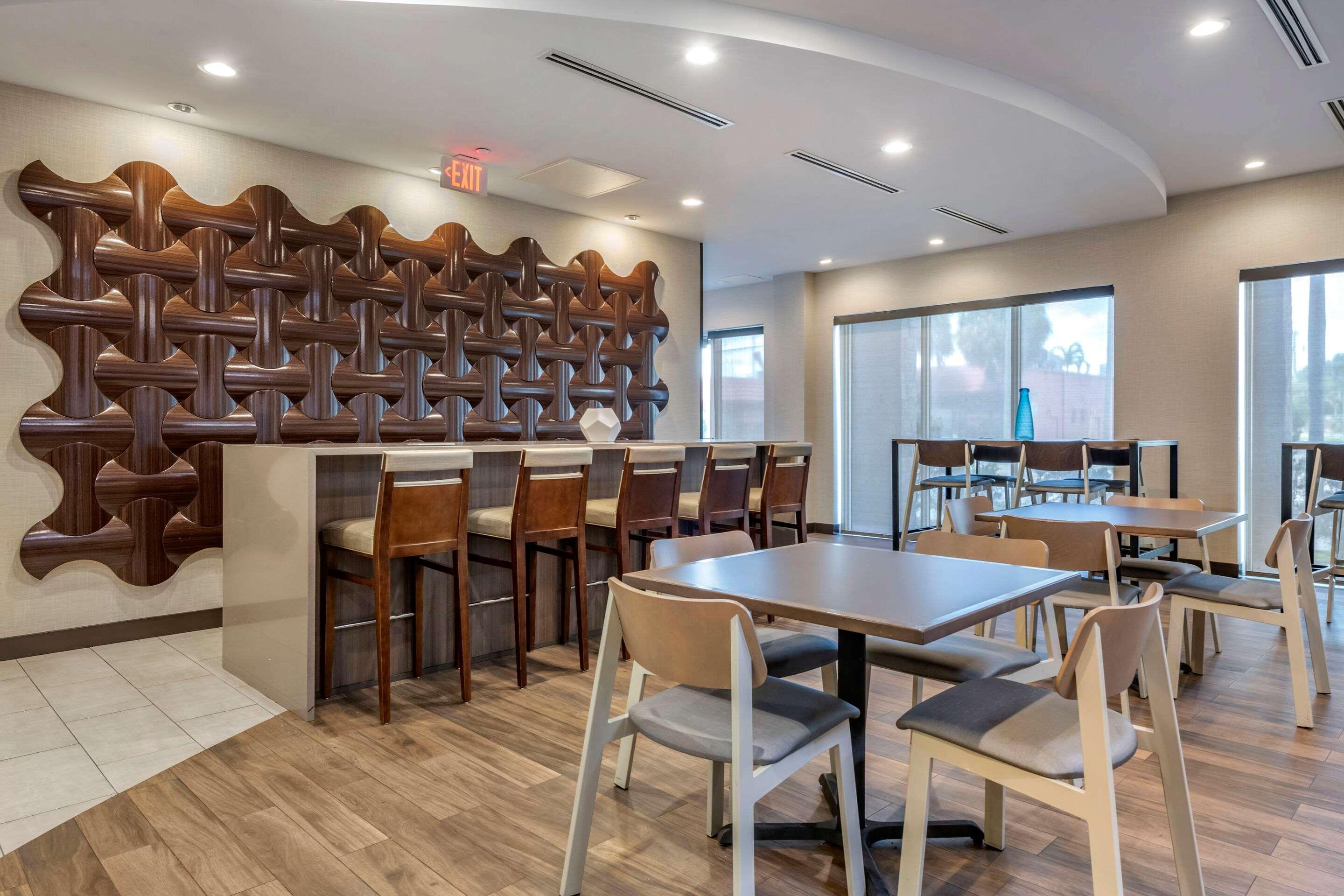 Comfort Suites Fort Lauderdale Airport & Cruise Port Dania Beach Exteriör bild