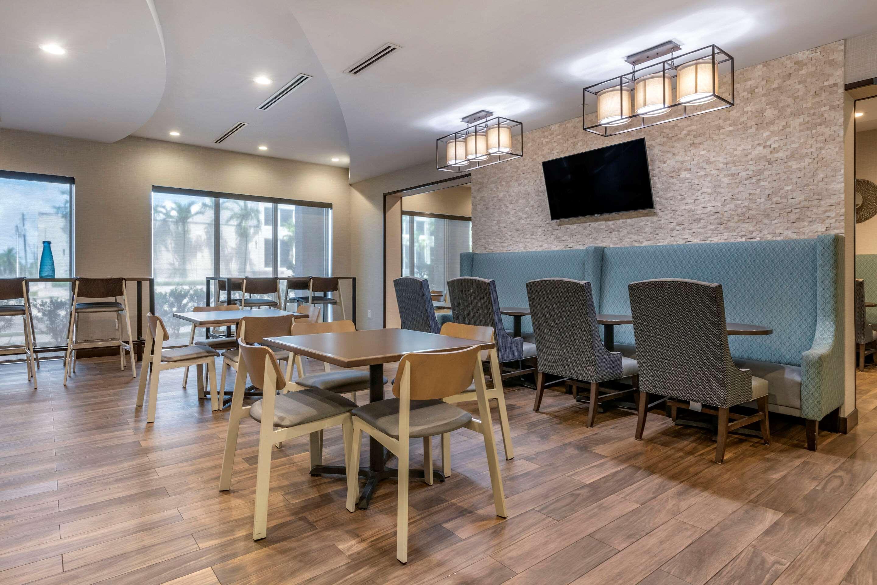 Comfort Suites Fort Lauderdale Airport & Cruise Port Dania Beach Exteriör bild