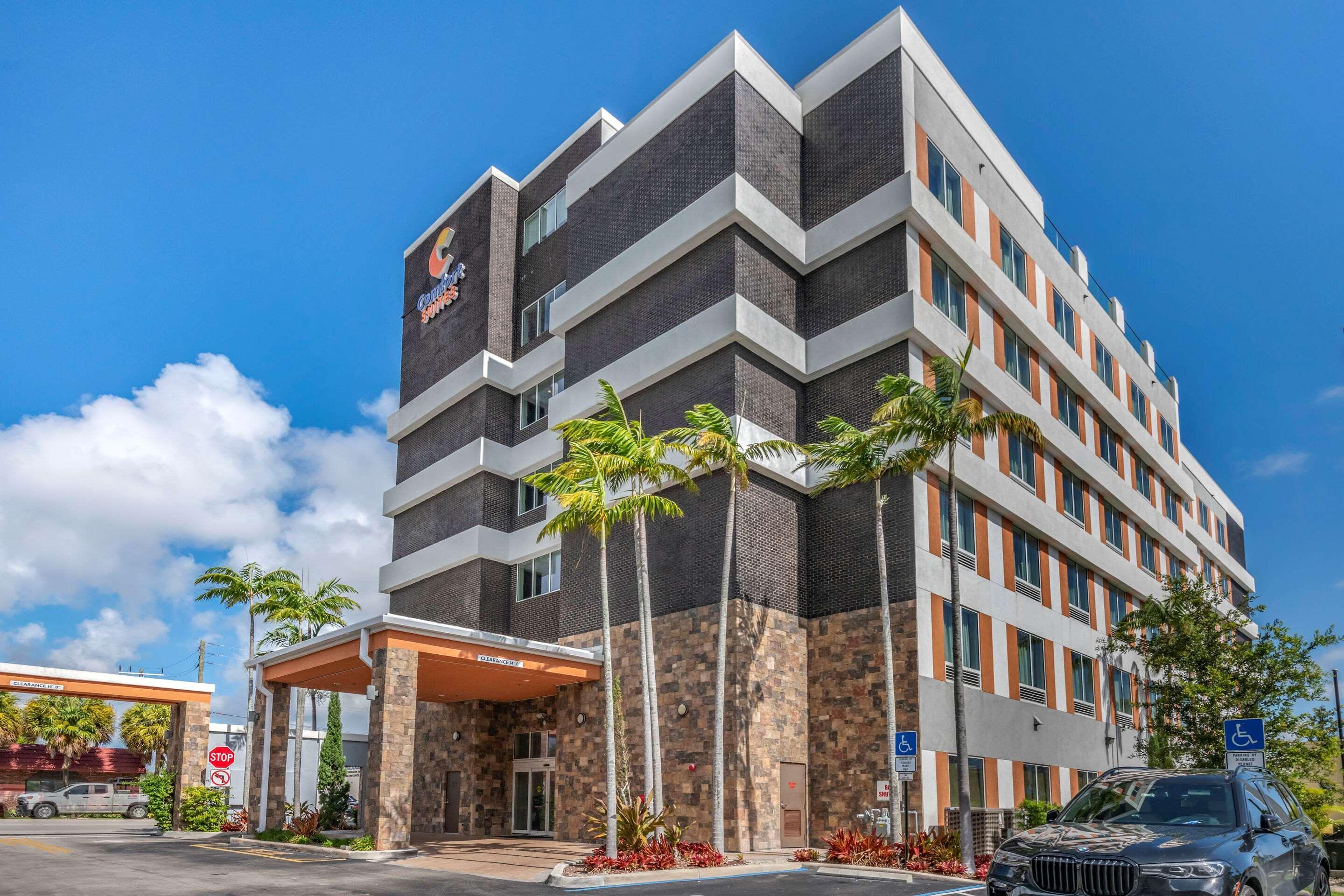 Comfort Suites Fort Lauderdale Airport & Cruise Port Dania Beach Exteriör bild
